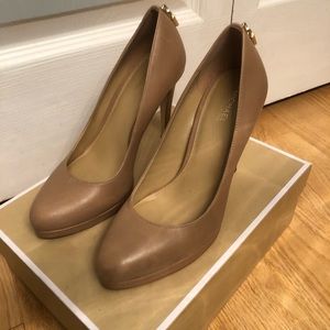 Michael Kors Nude pumps size 7